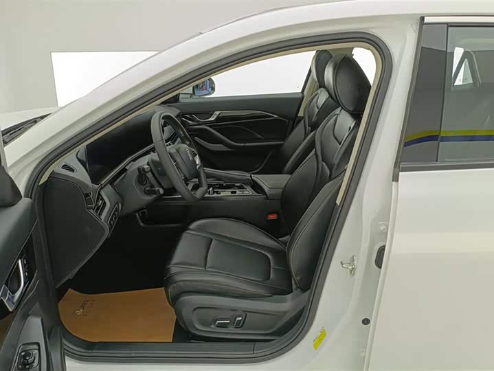 Фото 9 - Bestune B70