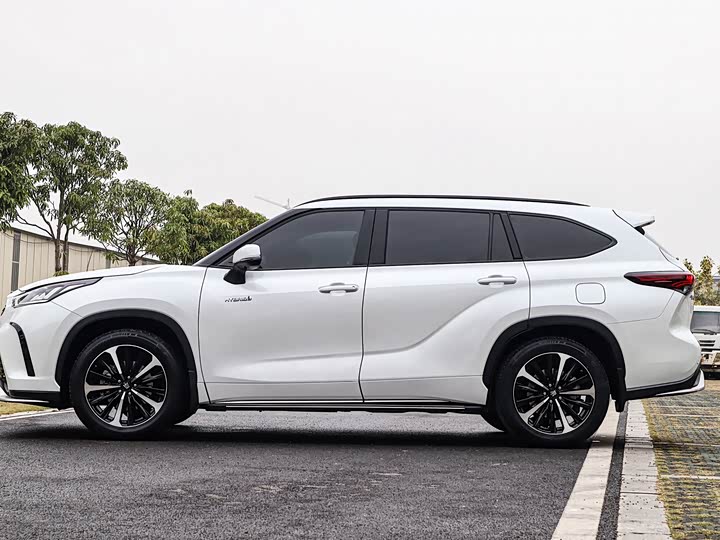 Фото 3 - Toyota Crown Kluger