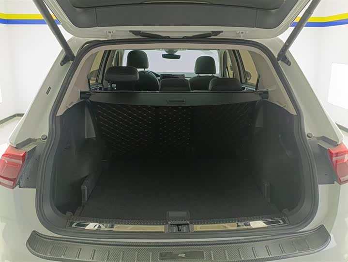 Фото 4 - Volkswagen Tiguan L Pro