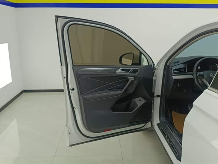 Фото 7 - Volkswagen Tiguan L Pro