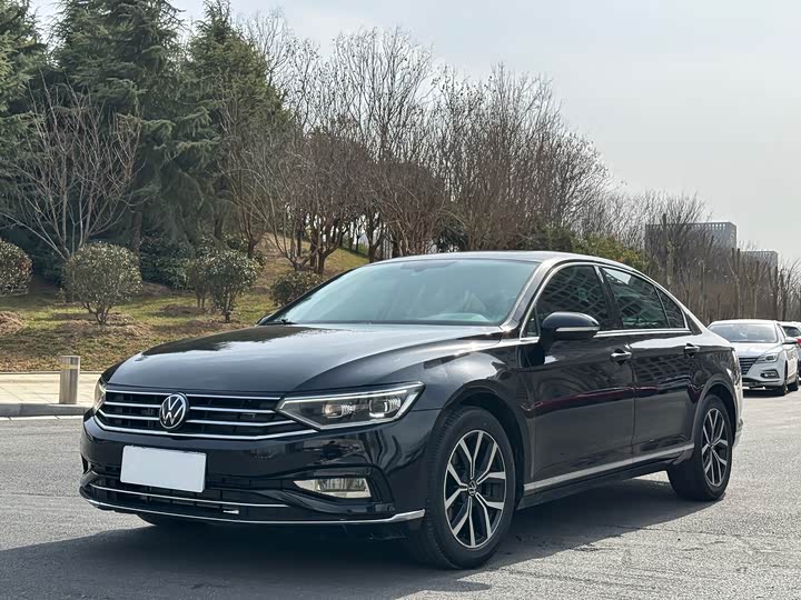 Фото 1 - Volkswagen Magotan