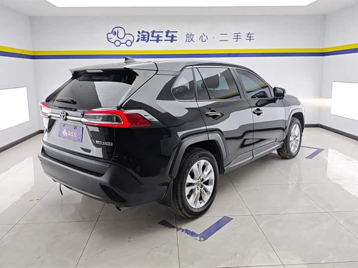 Photo 3 - Toyota Wildlander