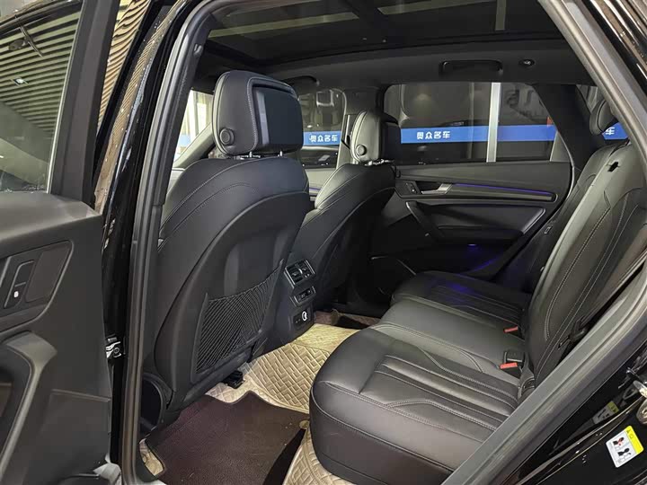 Фото 8 - Audi Q5L