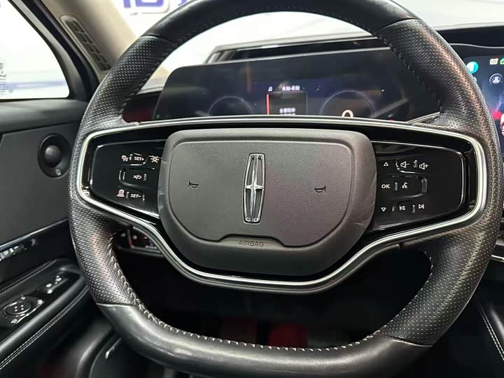 Фото 9 - Lincoln Corsair