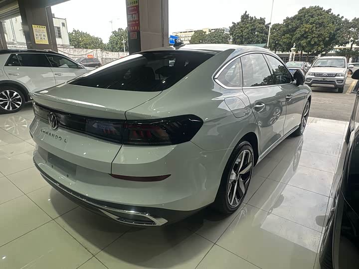 Photo 8 - Volkswagen Lamando L