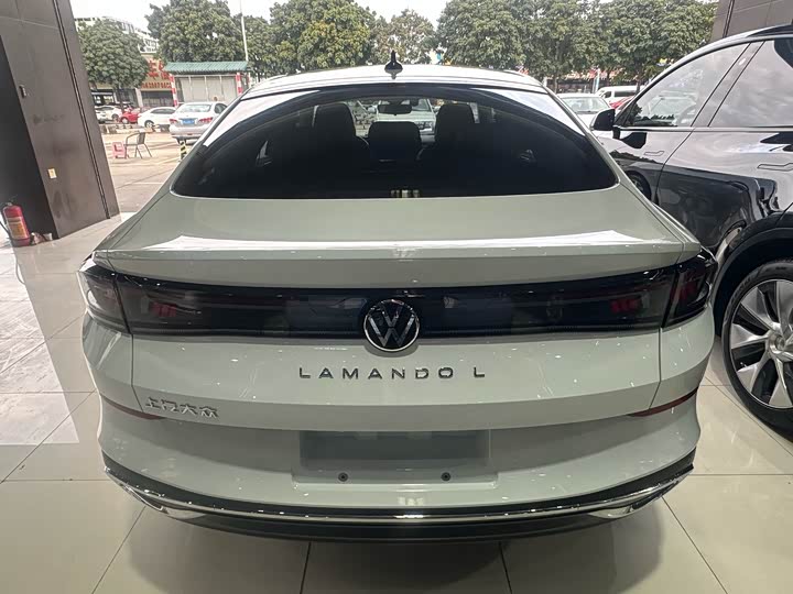 Photo 9 - Volkswagen Lamando L