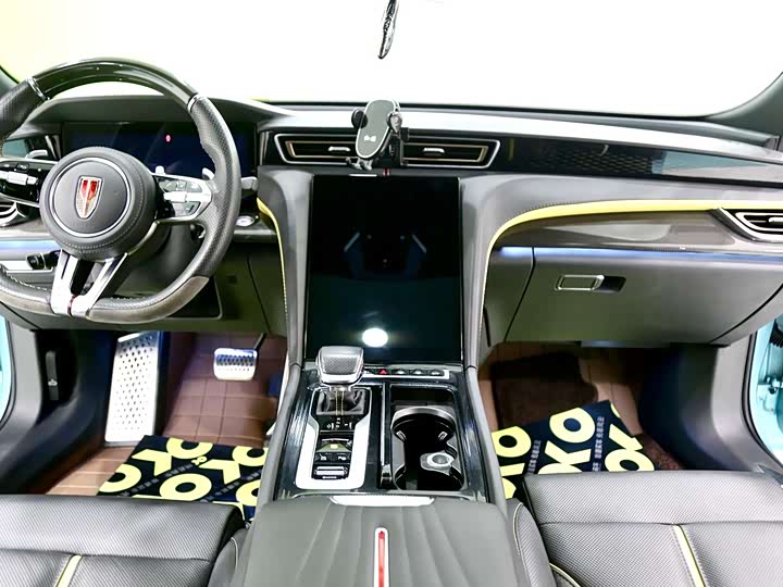 Фото 7 - Hongqi H6