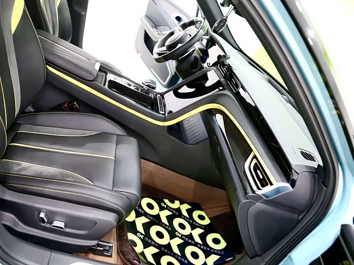 Фото 8 - Hongqi H6