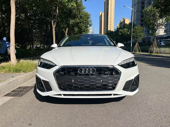 Фото 2 - Audi A5