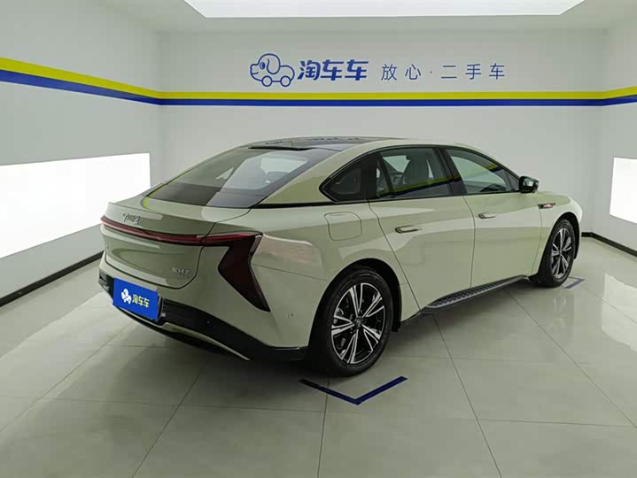 Фото 3 - Hongqi EH7