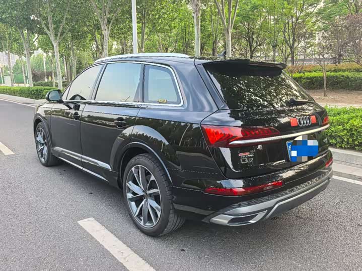 Фото 4 - Audi Q7