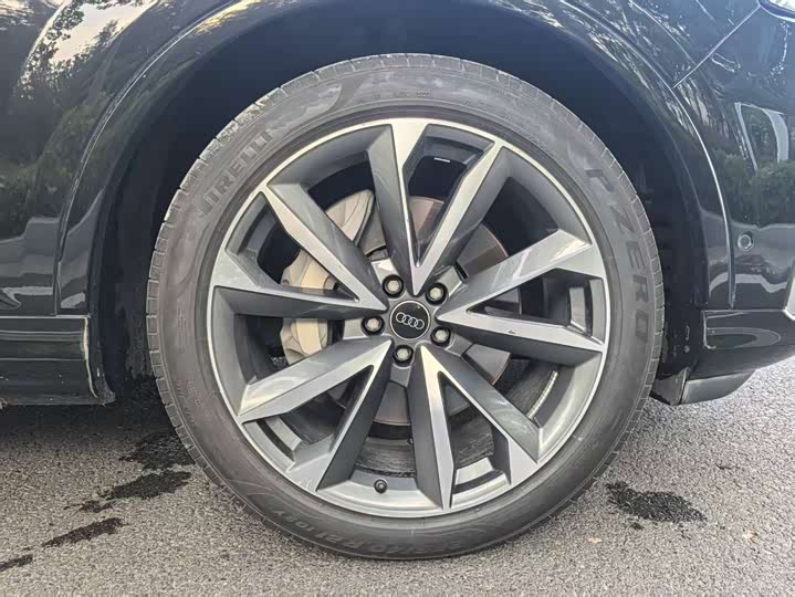 Фото 8 - Audi Q7