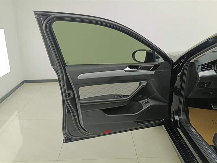 Фото 7 - Volkswagen Magotan