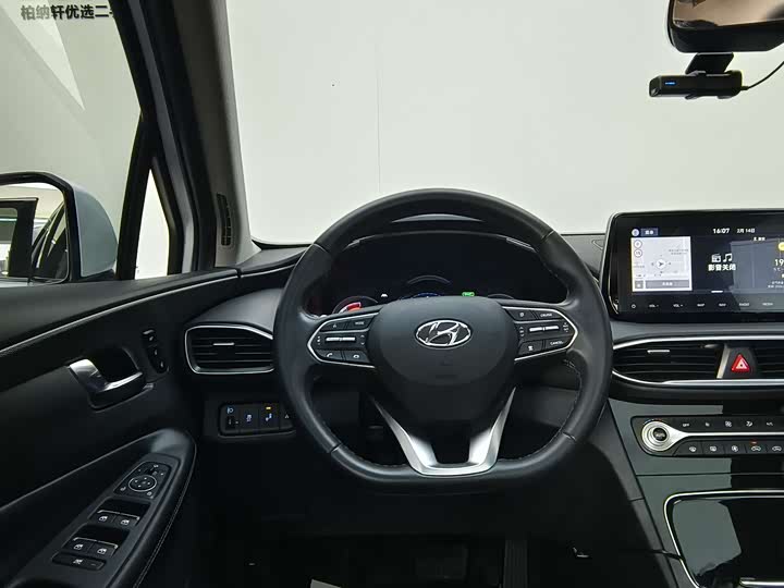 Фото 6 - Hyundai Santa Fe