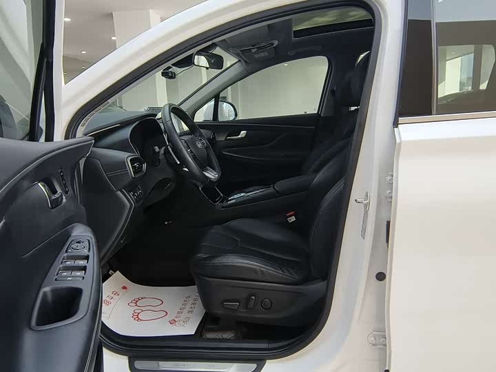 Фото 8 - Hyundai Santa Fe