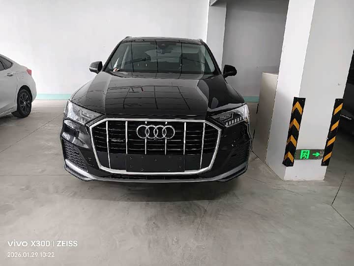 Фото 2 - Audi Q7