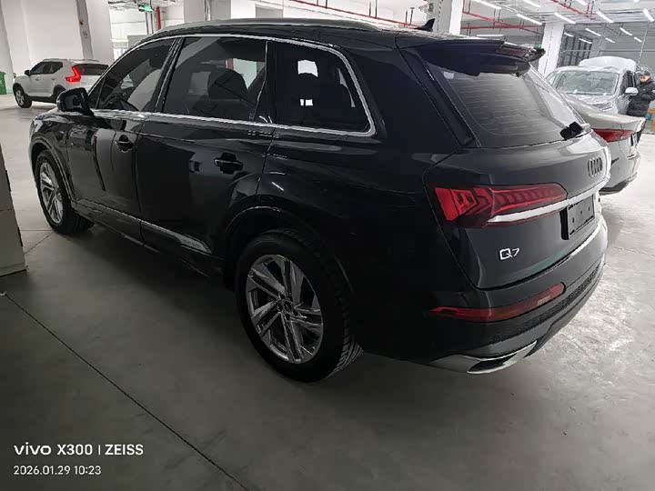 Фото 4 - Audi Q7