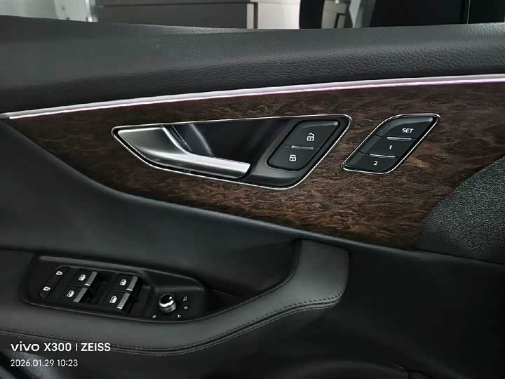 Фото 8 - Audi Q7