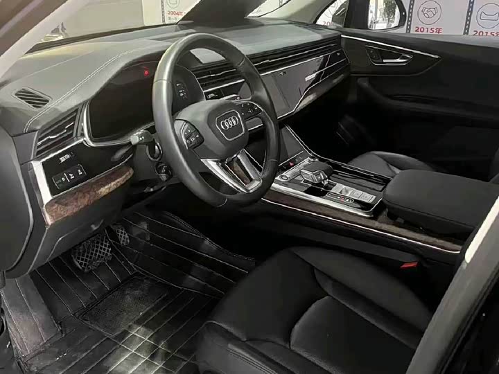 Фото 9 - Audi Q7