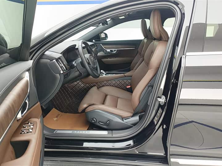 Photo 9 - Volvo S90