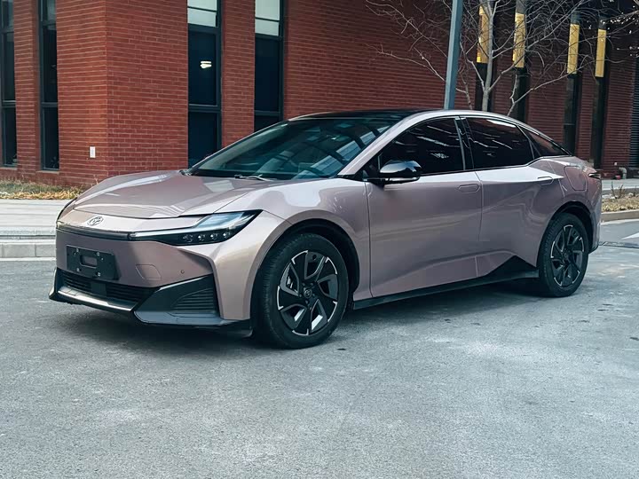 Фото 1 - Toyota bZ3