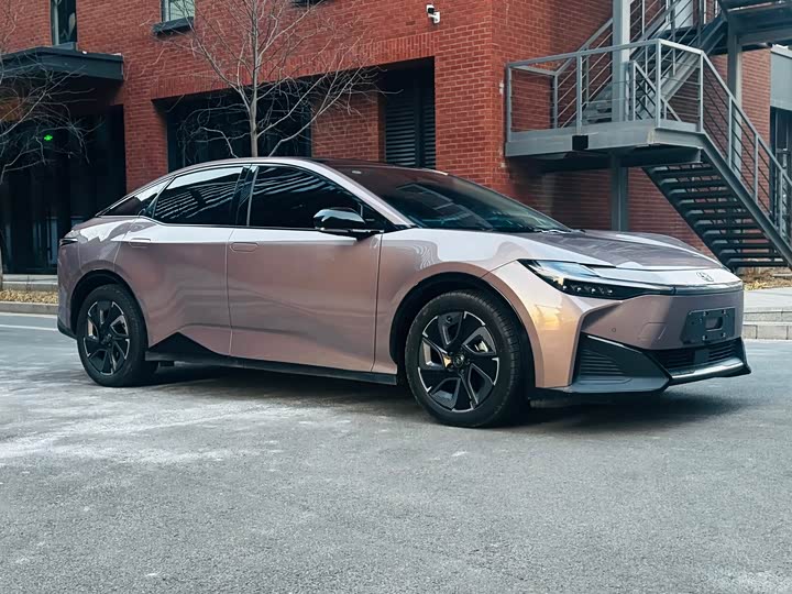 Фото 3 - Toyota bZ3