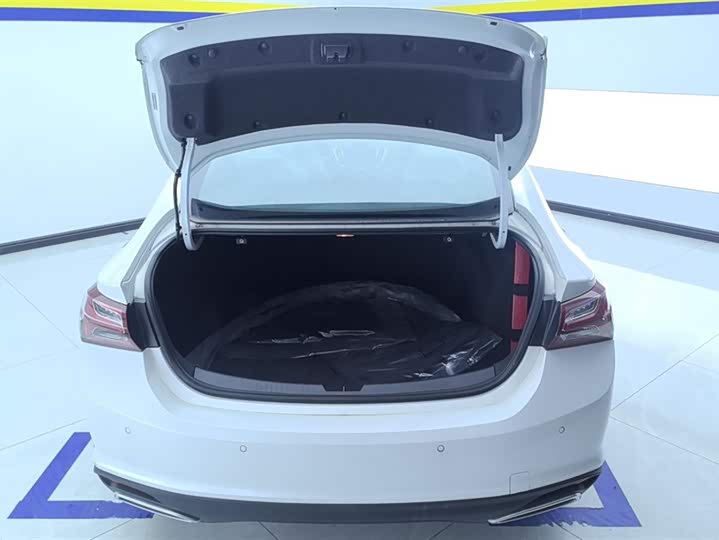 Фото 4 - Chevrolet Malibu XL