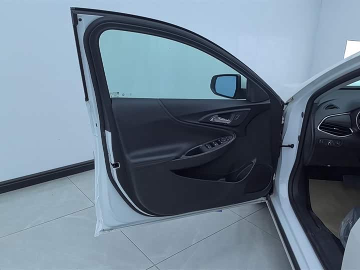 Фото 7 - Chevrolet Malibu XL