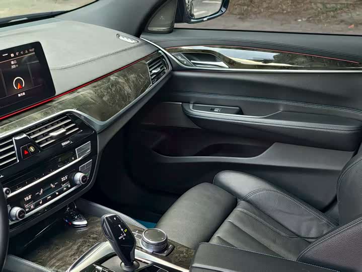 Фото 9 - BMW 6 Series GT