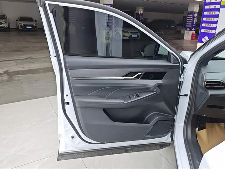 Фото 7 - Dongfeng Aeolus L7