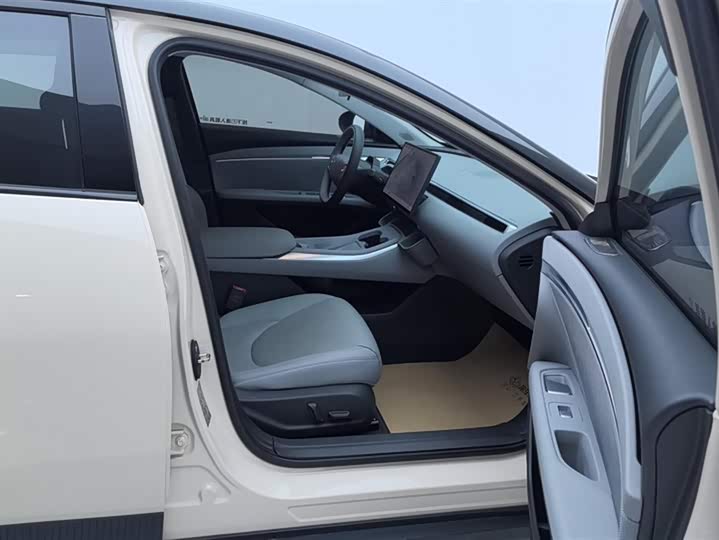 Фото 8 - XPeng Mona M03