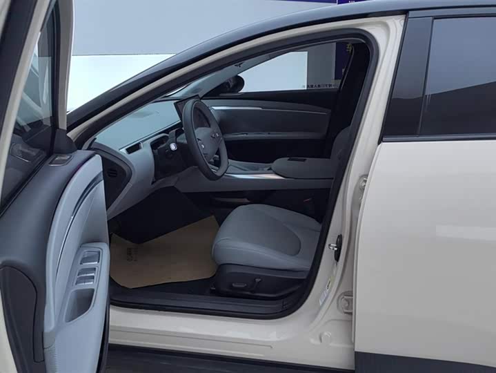 Фото 9 - XPeng Mona M03