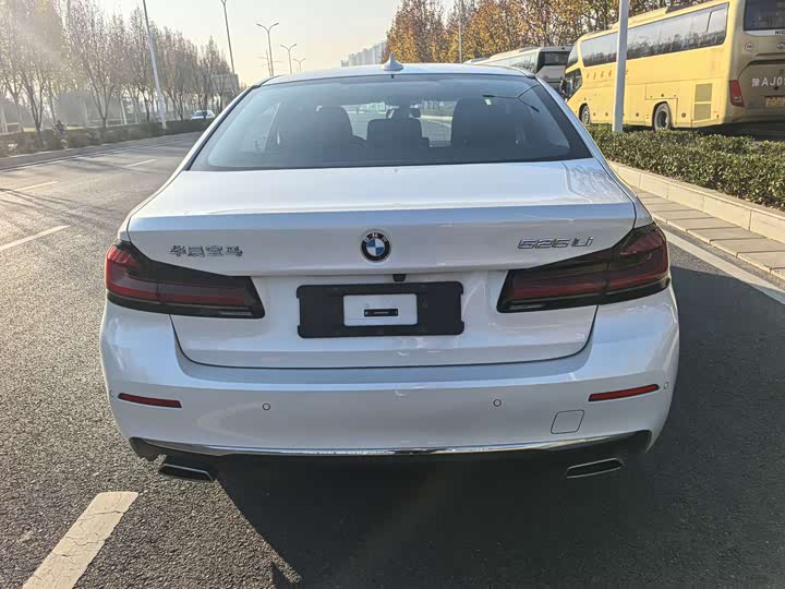 Фото 6 - BMW 5 Series