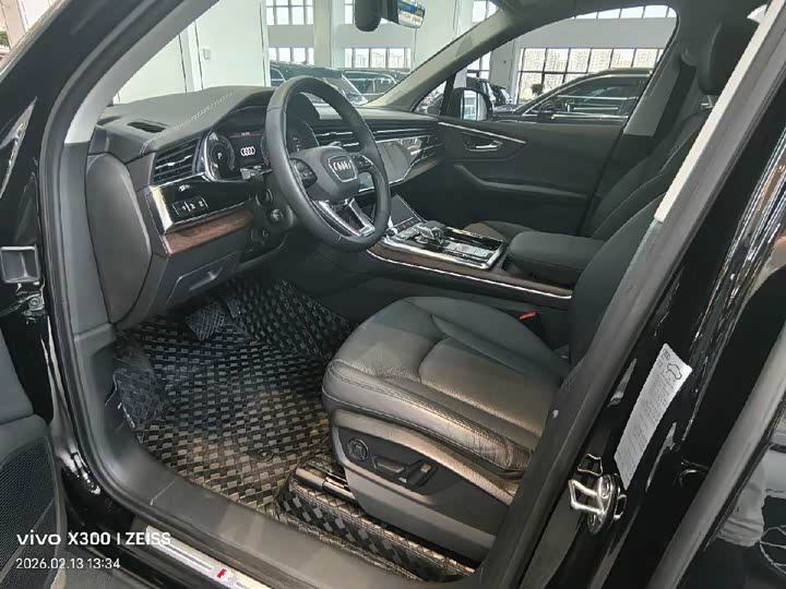 Фото 8 - Audi Q7