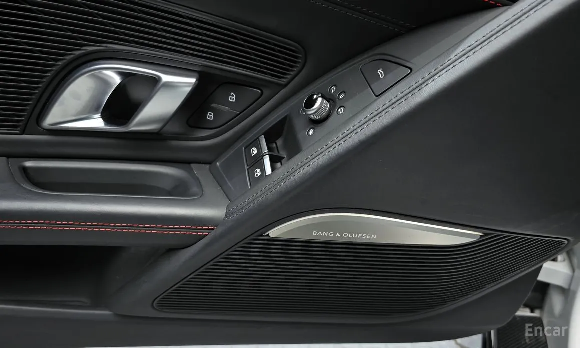 Фото 19 - Audi R8