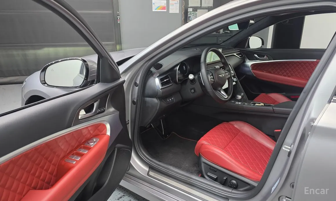 Фото 10 - Genesis G70