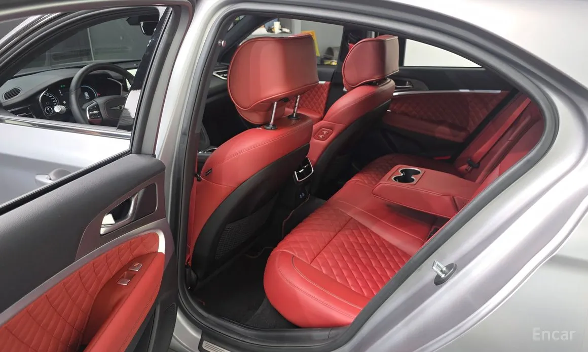 Фото 11 - Genesis G70