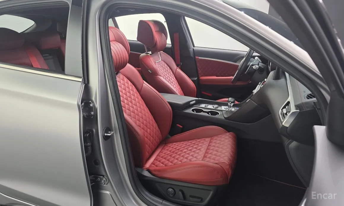 Фото 12 - Genesis G70