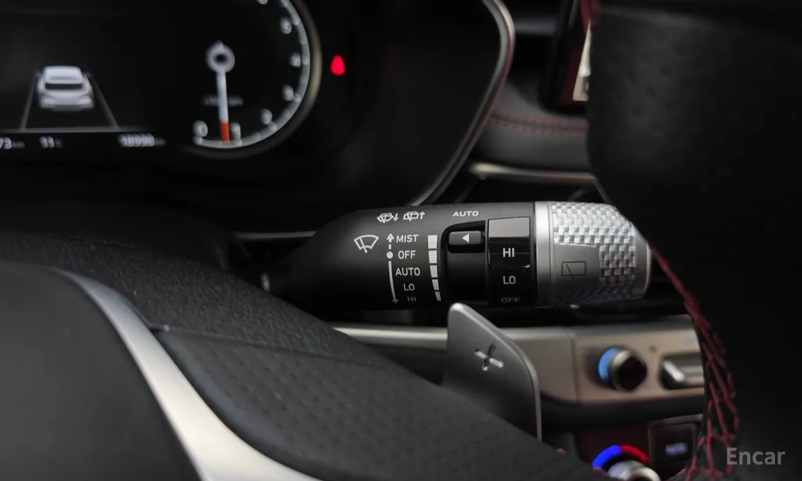 Фото 15 - Genesis G70