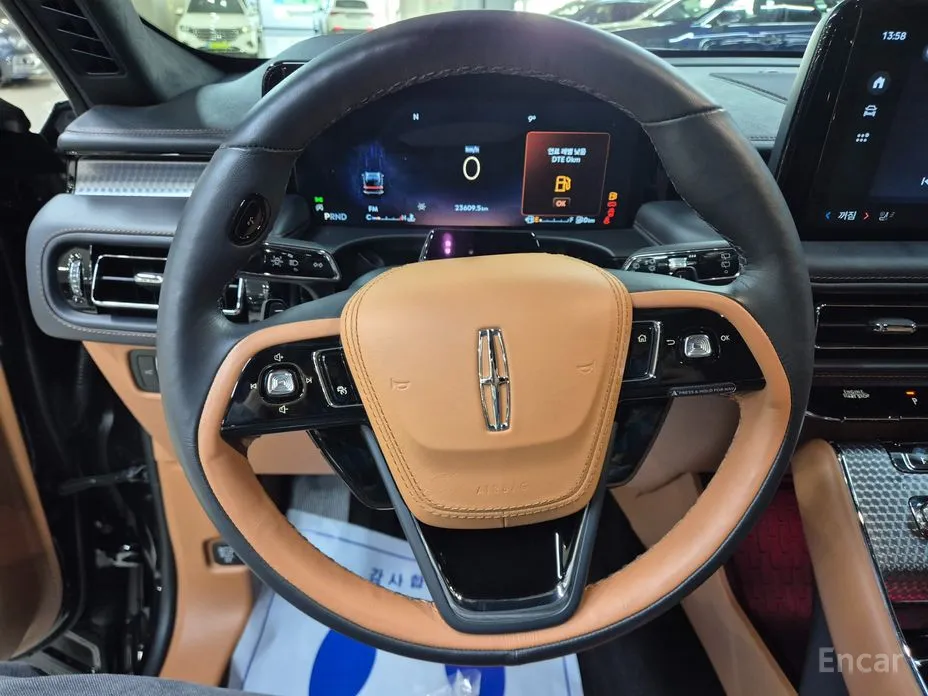 Фото 10 - Lincoln Aviator