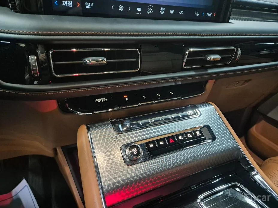 Фото 12 - Lincoln Aviator