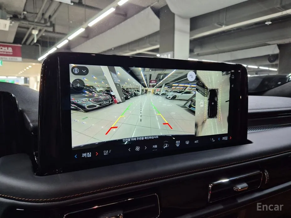 Фото 14 - Lincoln Aviator