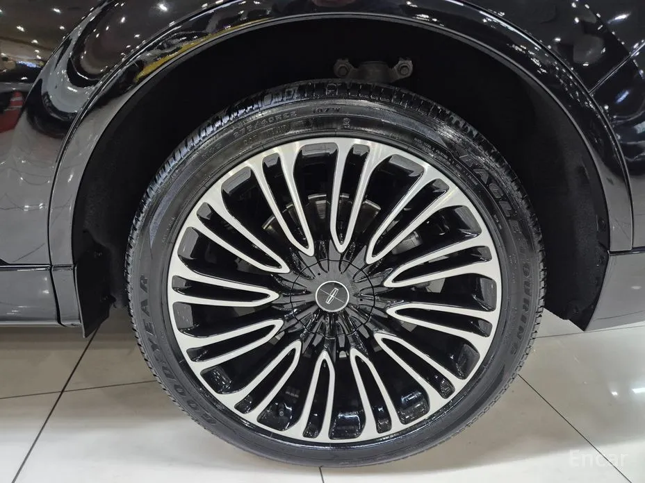 Фото 19 - Lincoln Aviator