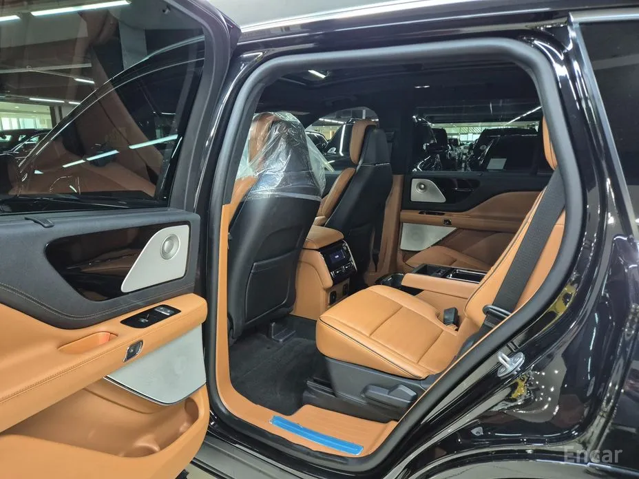 Фото 8 - Lincoln Aviator