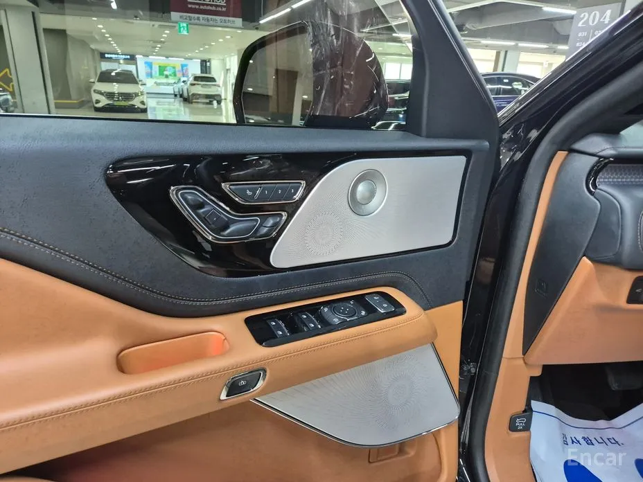 Фото 9 - Lincoln Aviator