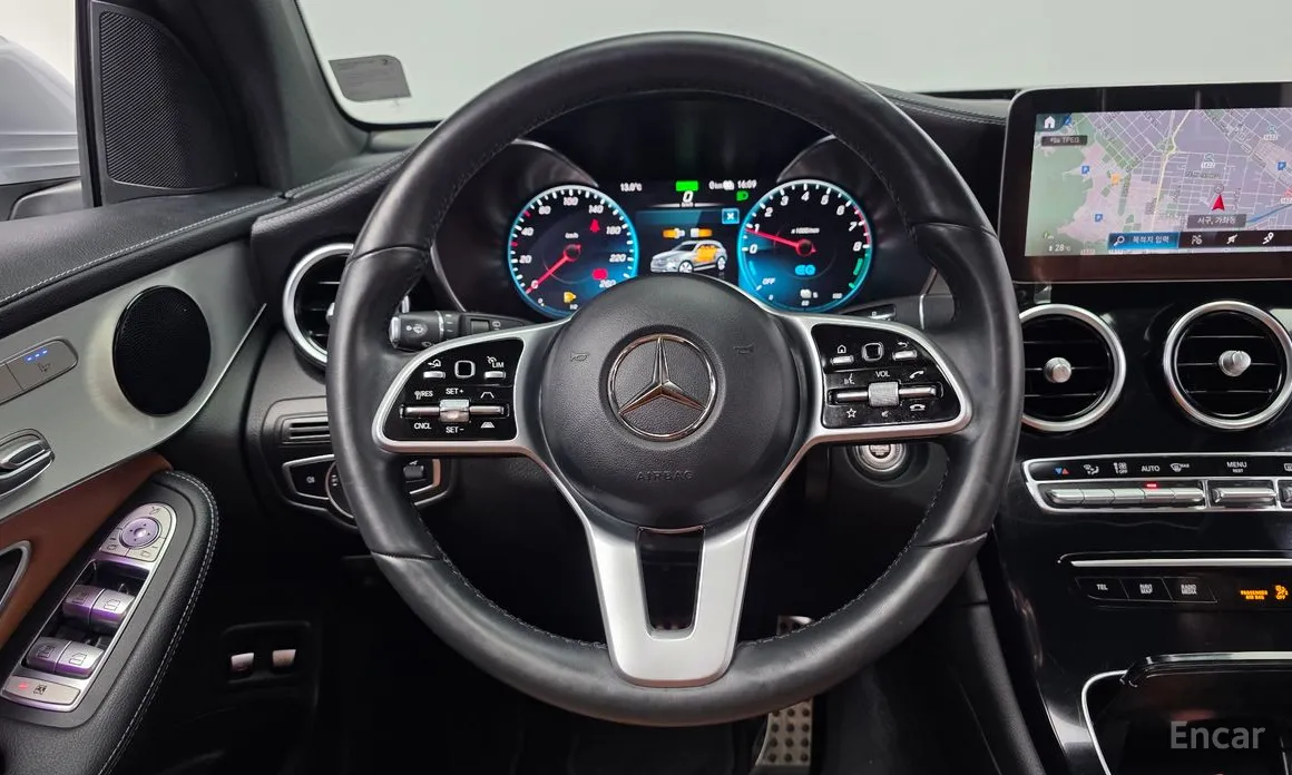 Фото 13 - Mercedes-Benz GLC-Class