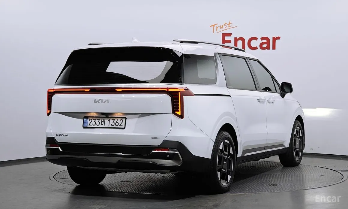 Фото 2 - Kia Carnival