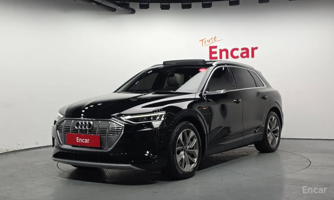 Фото 1 - Audi e-tron