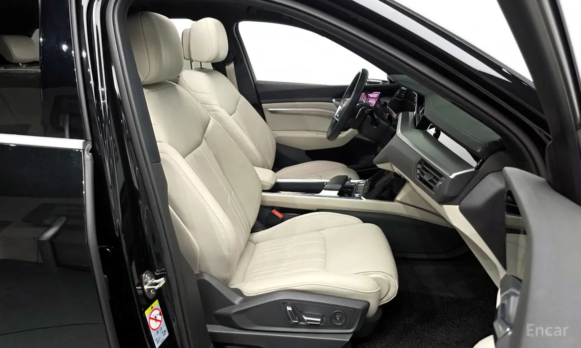 Фото 11 - Audi e-tron