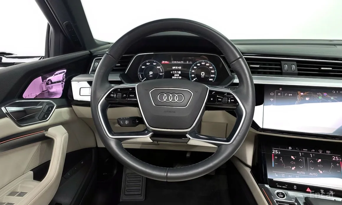 Фото 13 - Audi e-tron